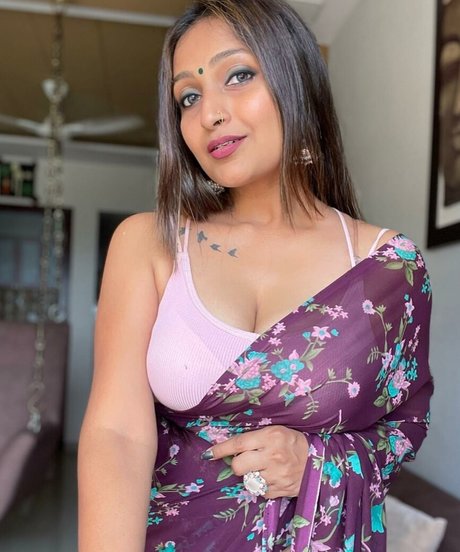 Roma Varadkar erotic model pictures