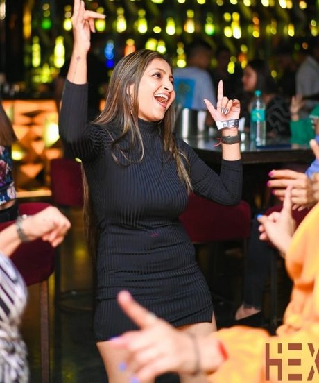 Roma Varadkar star free gallery