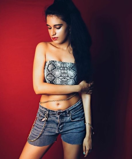 Foxy Queen exclusive pornstar photos