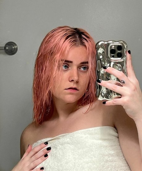 Erin Dougal sexy actress photos