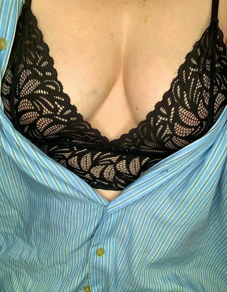 shes a wallflower pretty star photos