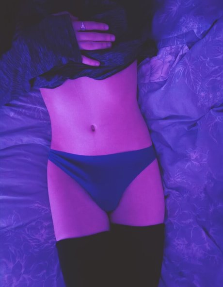 silkiemoth95 nude pornstar photo