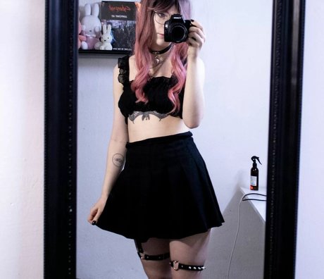 Porcelain Ghoul porn model galleries