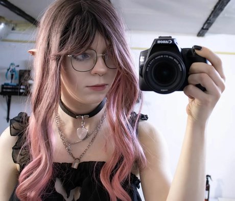 Porcelain Ghoul star img