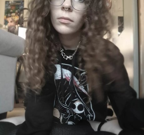 Porcelain Ghoul pretty actress img