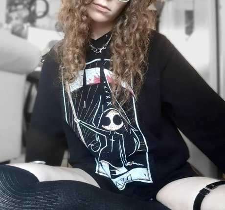 Porcelain Ghoul model top picture