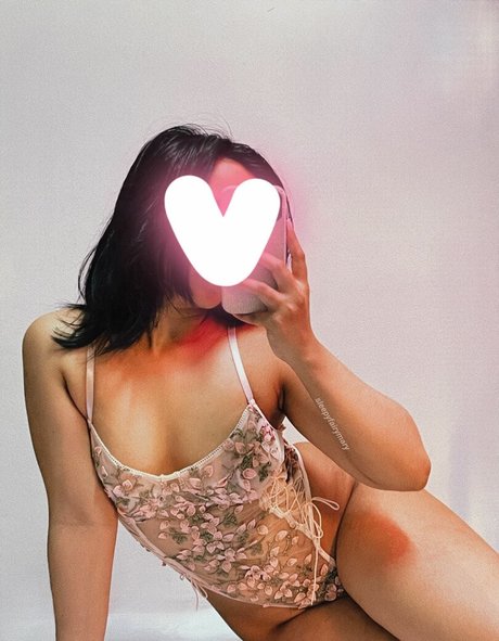 SleepyFairyMary naked model photo