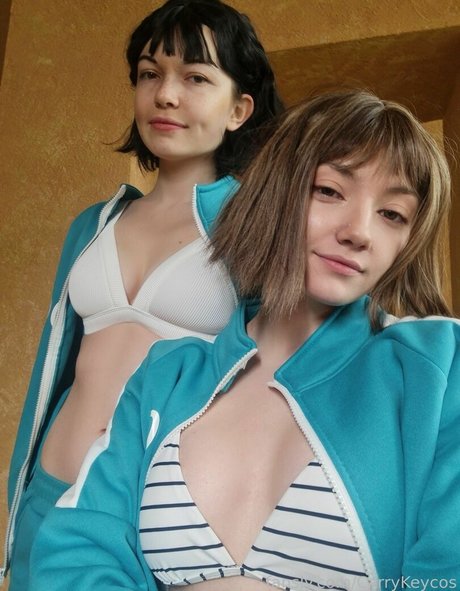 CarryKeycos model pretty photo