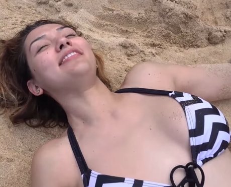 Geovanna Antoinette pretty model pics