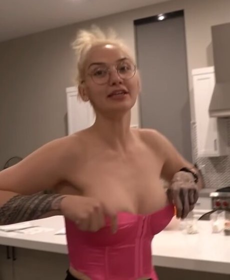 Geovanna Antoinette star hot pictures