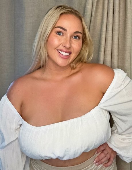 Nora Davis naked pornstar archive