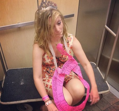 Lindsay DeFranco naked star pics