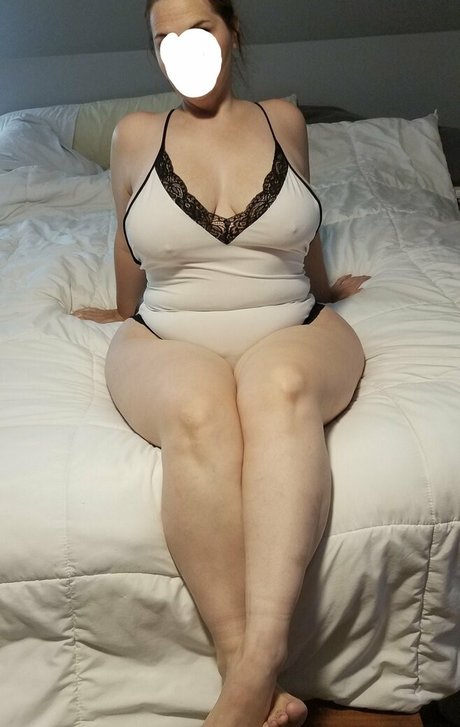 myprettywifesfeet model sexy archive