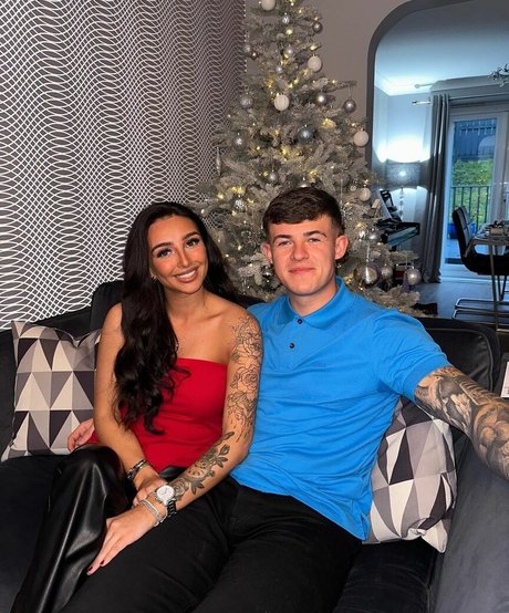 Chloe Panchal beautiful actress pics