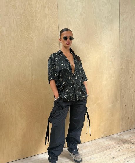 Isabella Evans model top photos