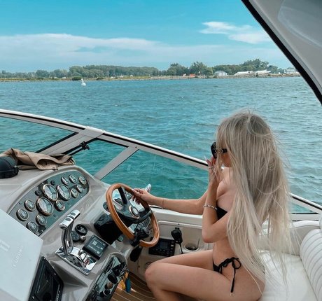 Monet Fisher beautiful model image