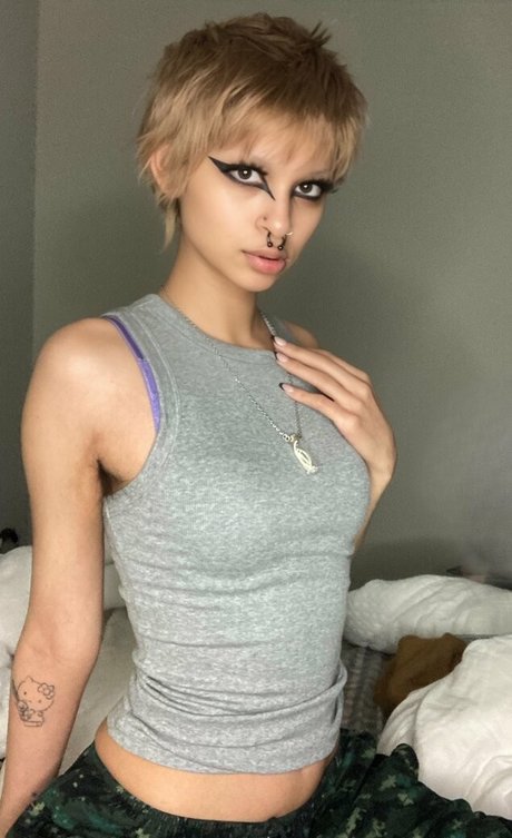 salemsuxxx nude pornstar pic