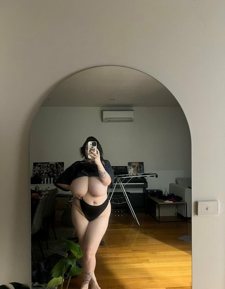 arifaith star nudes image