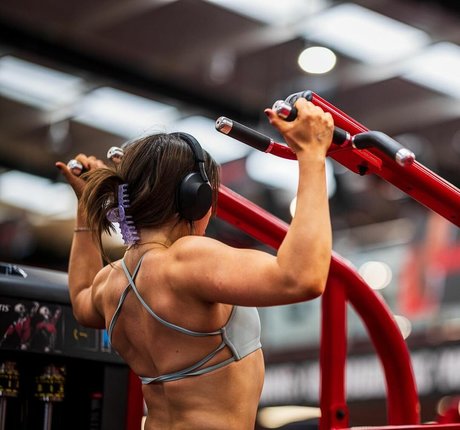 Mia Andrew star exclusive gallery