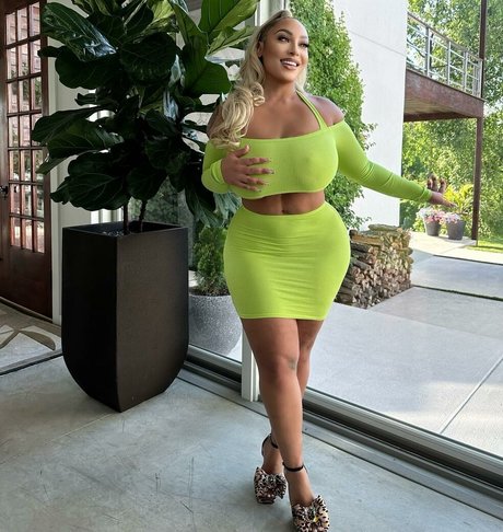 Tylea model perfect picture