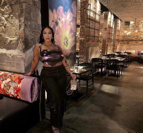 Tylea nude model photo