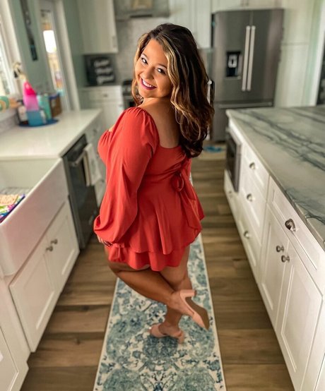 Brittney Lynn Vozar pretty star img