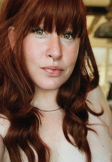 hollieboo porn model img