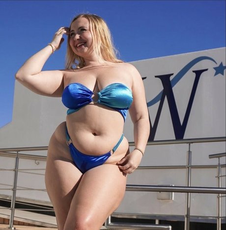 Niki Peacock model porn photos