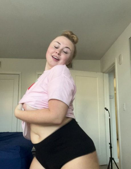 Niki Peacock top actress pictures