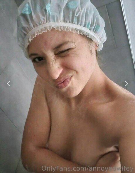 Annoyed Wifey art model pic