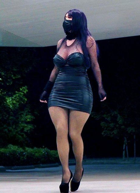 CrimsonBorgia adult model images