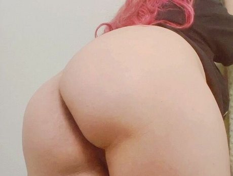 StrawbewwyMilf model hd img