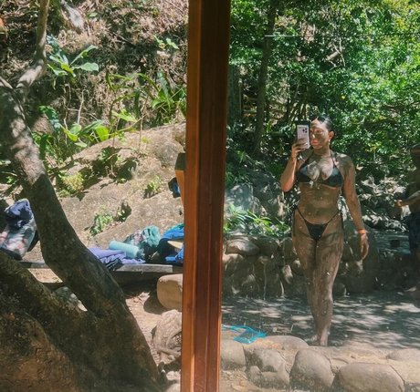 La irais art star photos