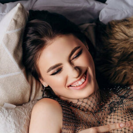 Emmy Elfie hot star galleries