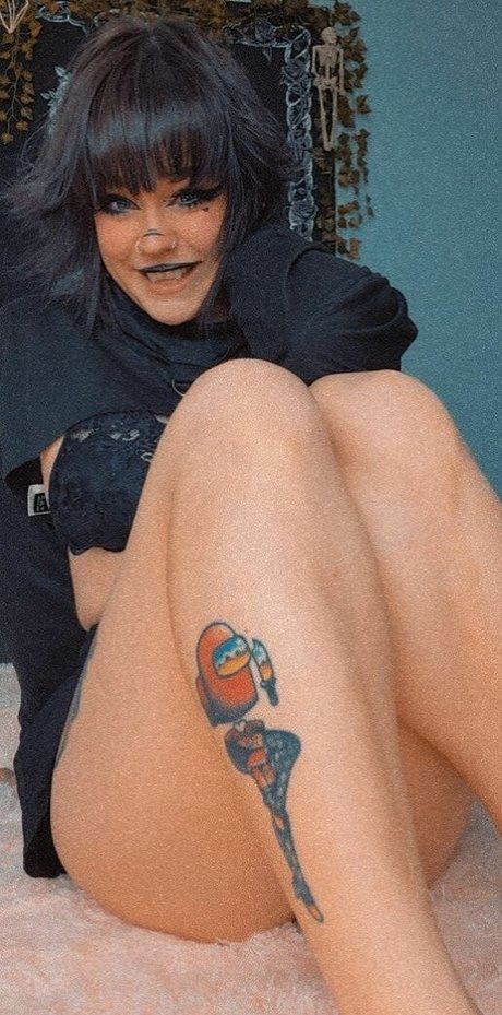 Coophound sexy actress photos