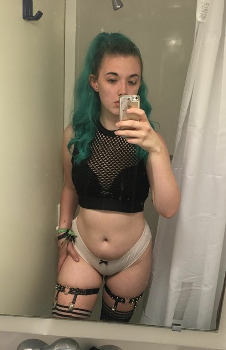 MYSTIK MINX star pretty picture