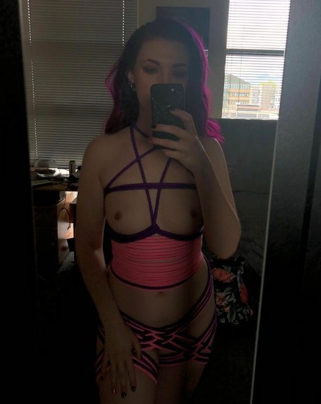 MYSTIK MINX pretty model images