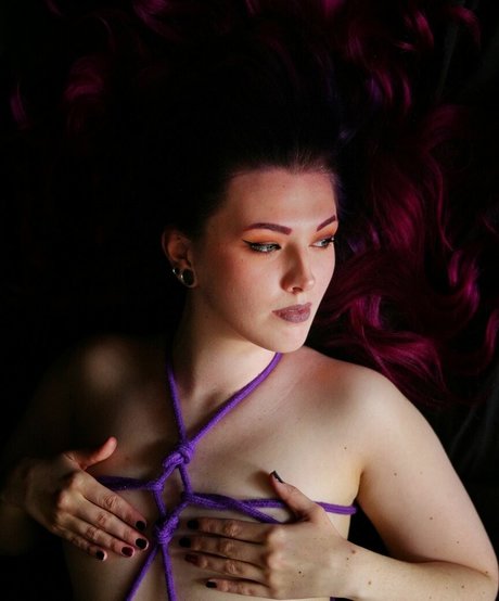 MYSTIK MINX exclusive star img