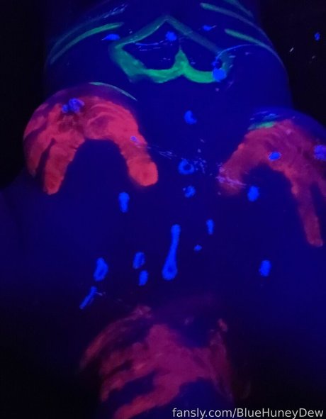 BlueHuneyDew model porn pics