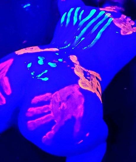 BlueHuneyDew porn model pictures