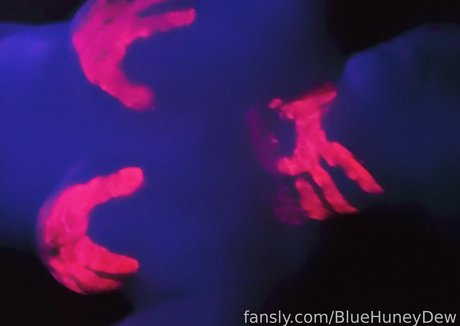 BlueHuneyDew pretty model pics