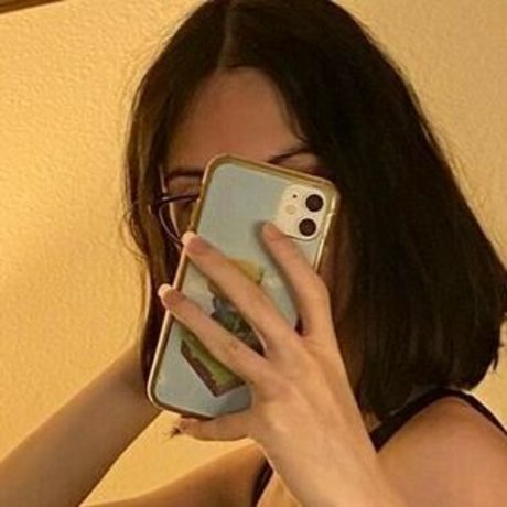 eskayuwu art actress gallery