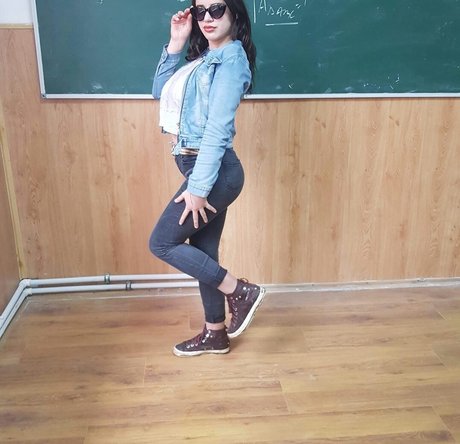 Denisa R Maria beautiful actress pics