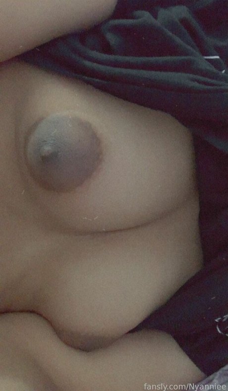 Nyanniee model sexy image