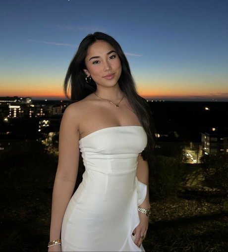 Nikki Cheng model erotic photo