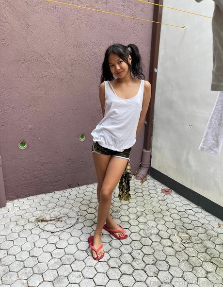 AlexIcy pretty model pic