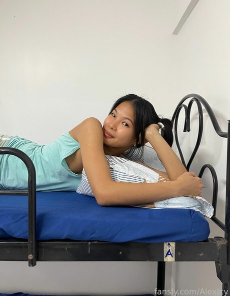 AlexIcy pornstar naked picture