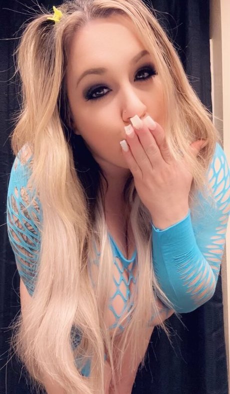 Baileysparx star adult picture