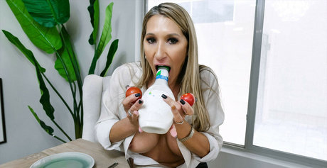 PervNana nice actress picture