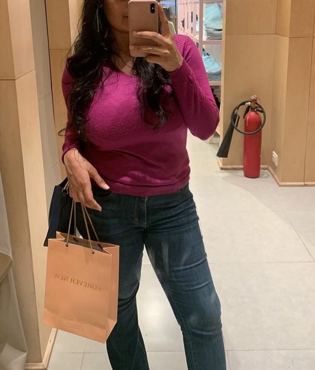 Desi Aurora pornstar pretty pics